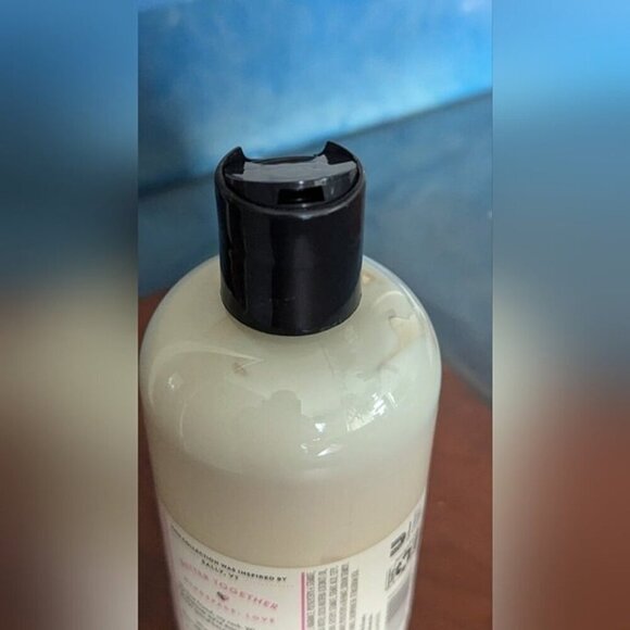 NWT Find Your Happy Place Moisturizing Body Lotion - Picture 4 of 6